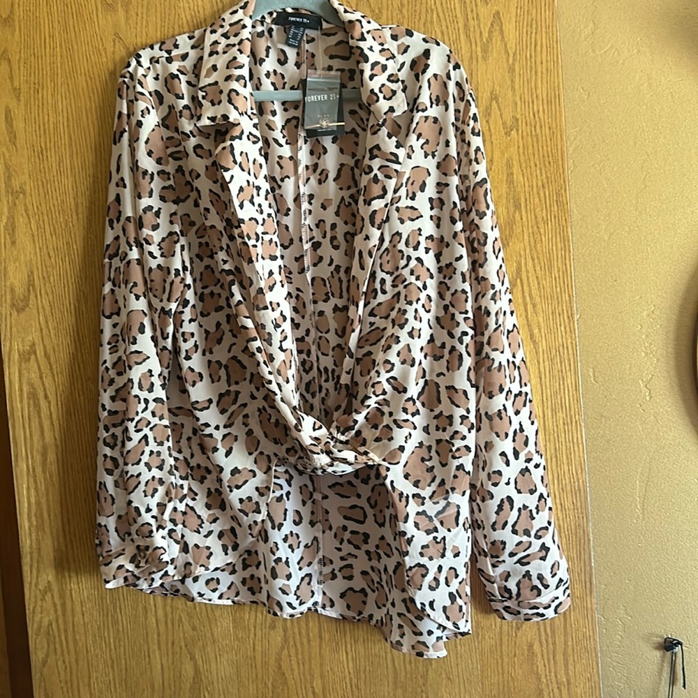 FOREVER 21 LEOPARD TOP. SIZE 2X NEW WITH TAGS